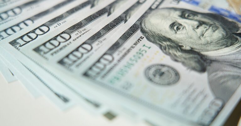 En los dos primeros días sin cepo, se quintuplicó la apertura de cuentas en dólares en los bancos