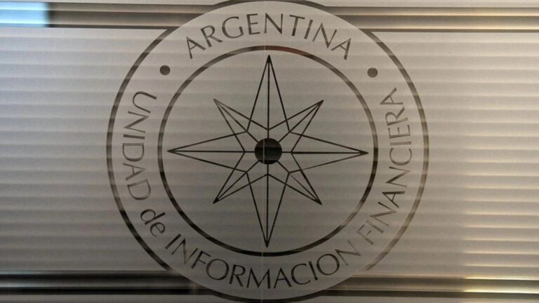 Por decreto, la UIF no podrá querellar más en causas de corrupciónylavado de activos