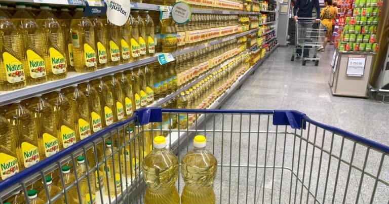 De alimentos a plásticos, empresas dan marcha atrás en aumentos de hasta 20%