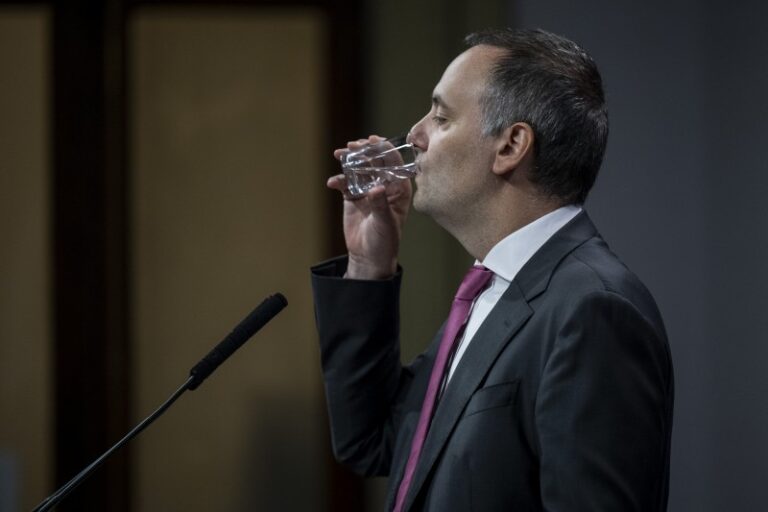 Los trabajadores del Roca se burlaron de Adorni: «Esto no es Star Wars, ponete a laburar»