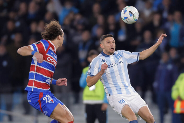 Racing festejó en el descuento con un gran gol de Adrián Martínez
