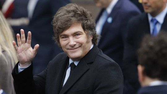 Milei de gira: su viaje más largo, una comitiva acotada y la invitación a un diputado