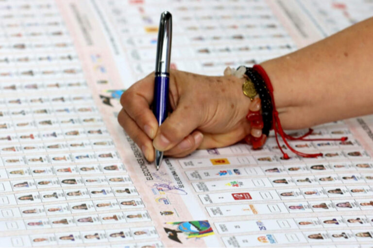 El sistema partidista del Ecuador se desplomó tras años de prebendas y simulación