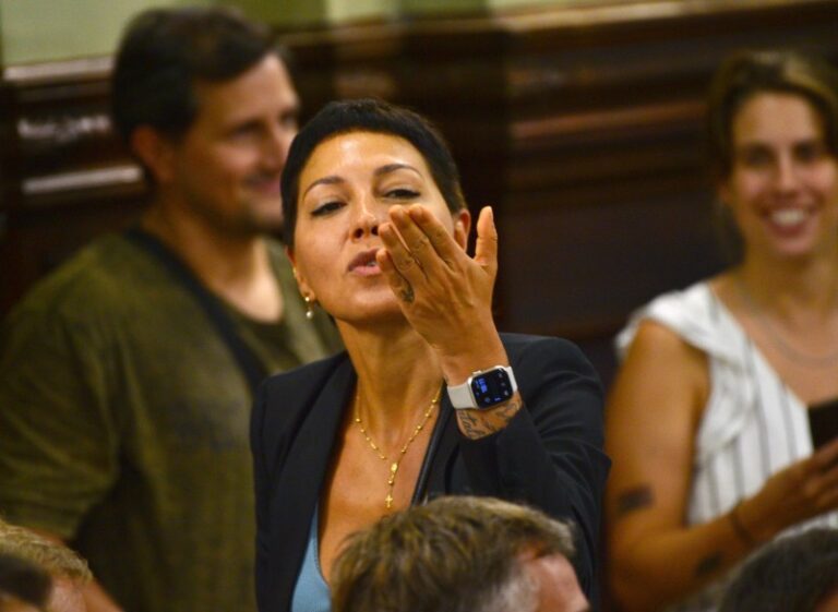 Mayra Mendoza cruzó a Espert: «El que viaja en aviones narcos sos vos»