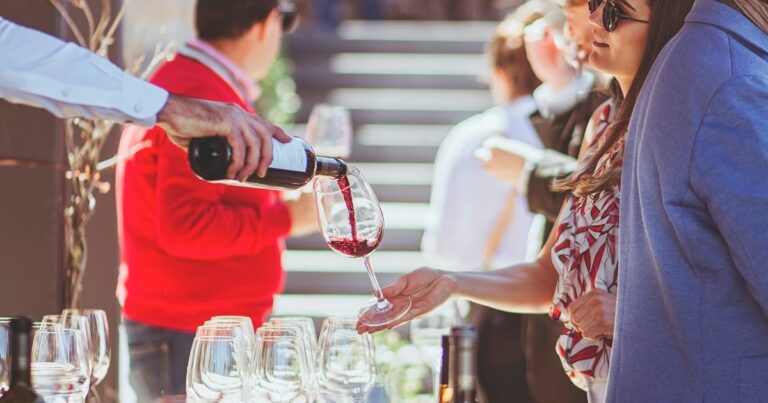 Sin extranjeros, las bodegas mendocinas se reconvierten: «La gente dejó de salir a comer»