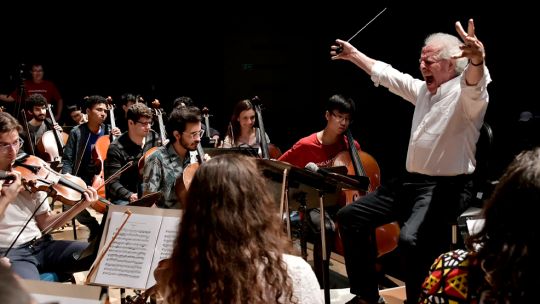 Quién estoy siendo yo para que otros no brillen?