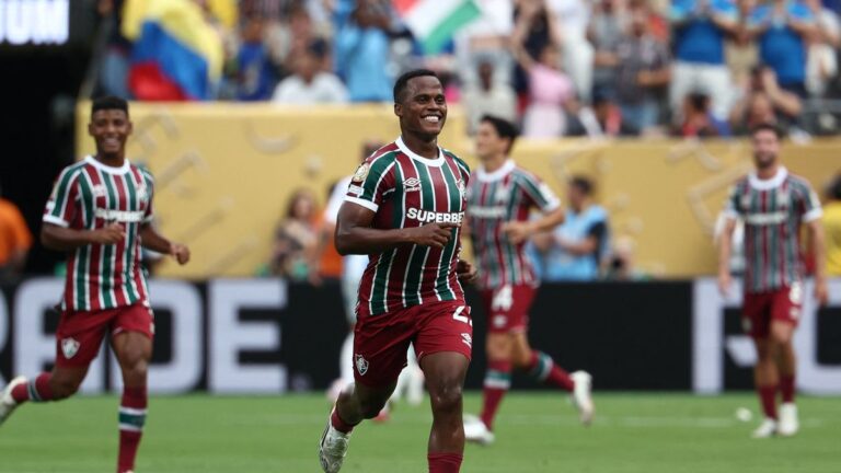 Fluminense caminó sobre la cornisa pero ganó y ya mira los octavos del Mundial de Clubes