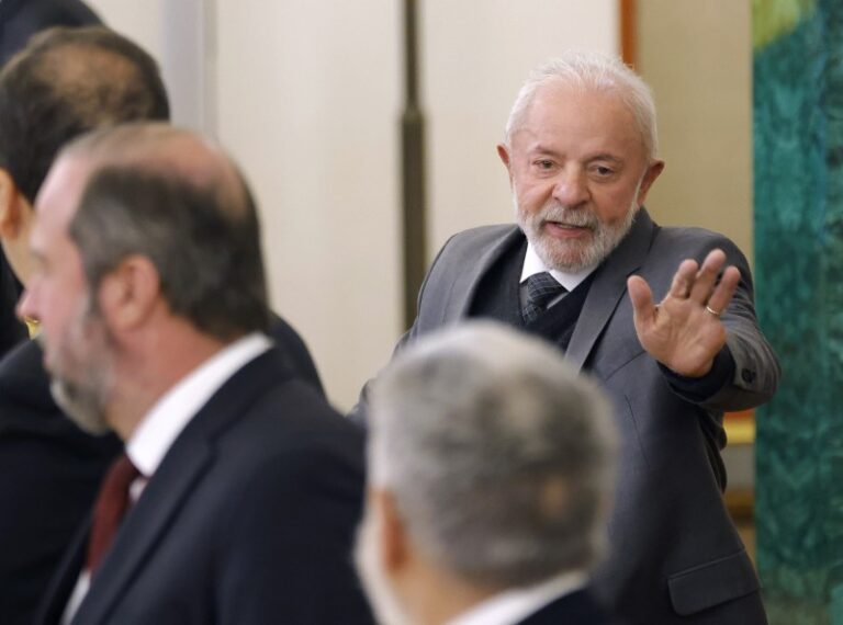 Lula desafía a Milei y visitará a Cristina en julio