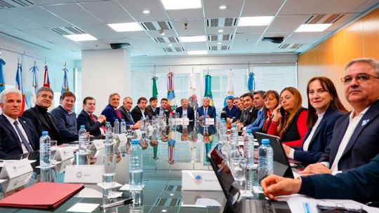 Gobernadores exigen mayor distribución de fondos para enfrentar la crisis económica