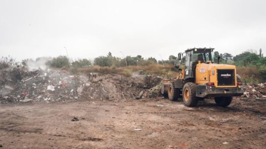 Encontraron muerta a una mujer bajo una montaña de tres metros de basura en Cañuelas
