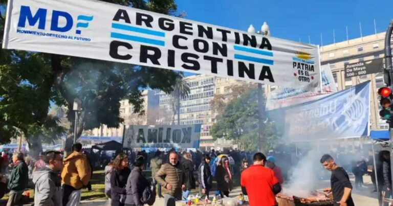 Un ida y vuelta con quienes fueron a la Plaza por CFK. Vamos a volver?