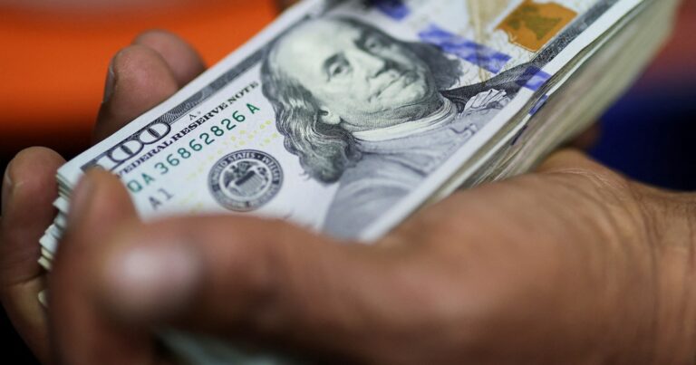El Banco Central vuelve a pagar una supertasa y baja el dólar antes de una licitación clave
