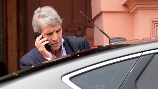 Sin las divisas del agro, el Gobierno explora alternativas para contener la suba del dólar