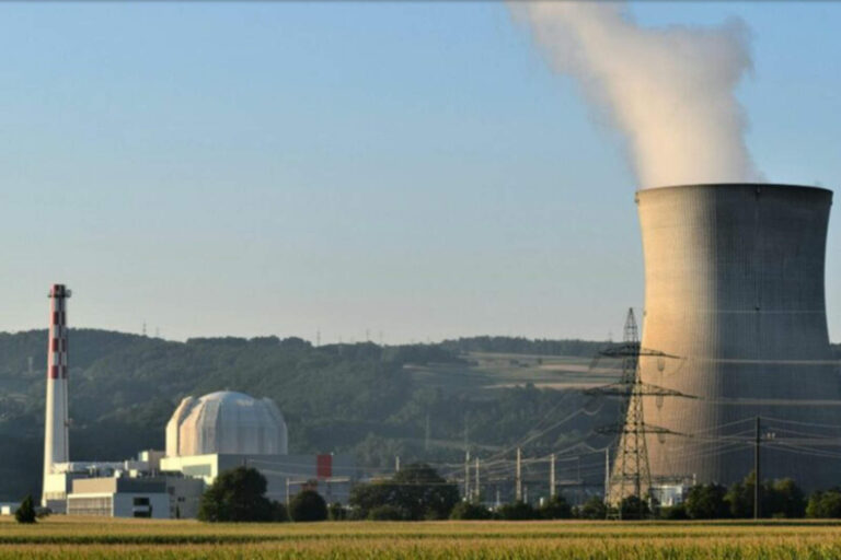 Ecuador impulsa ley para el desarrollo de energía atómica